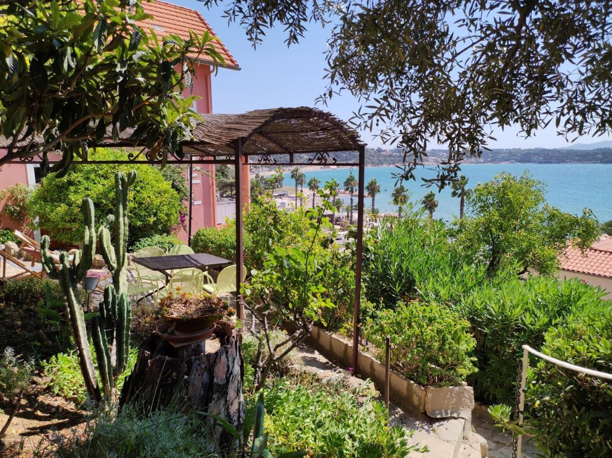 Les Galets Hotel Et B&B Bandol Exteriör bild